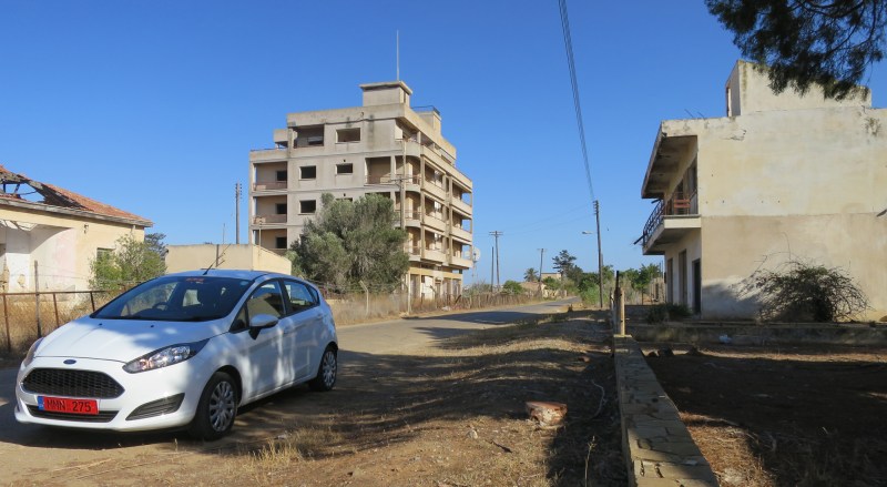 Met-een-huurauto-door-spook